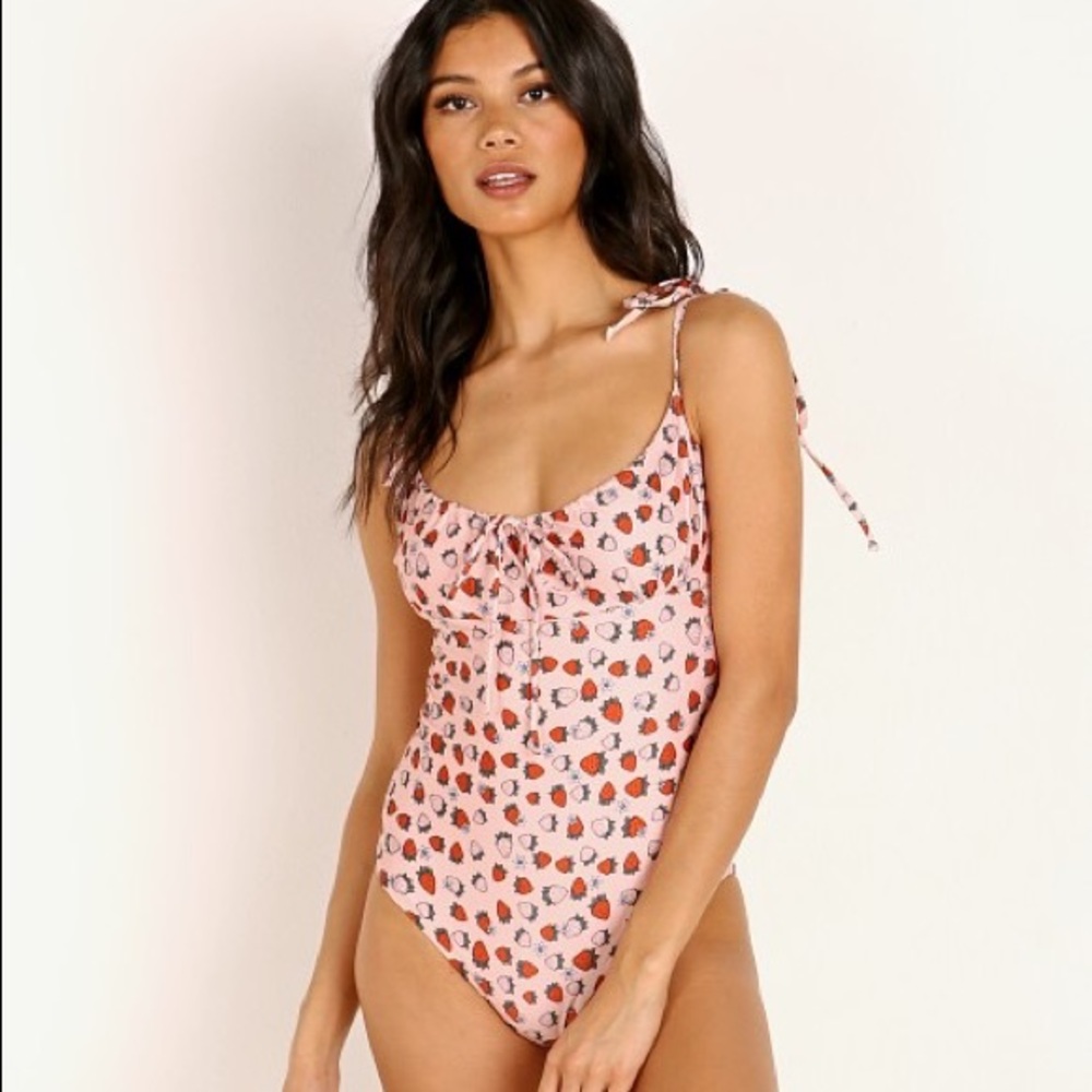 NWT Beach Riot Betsy Strawberry One Piece Swimsuit Bathing Suit - Size Small